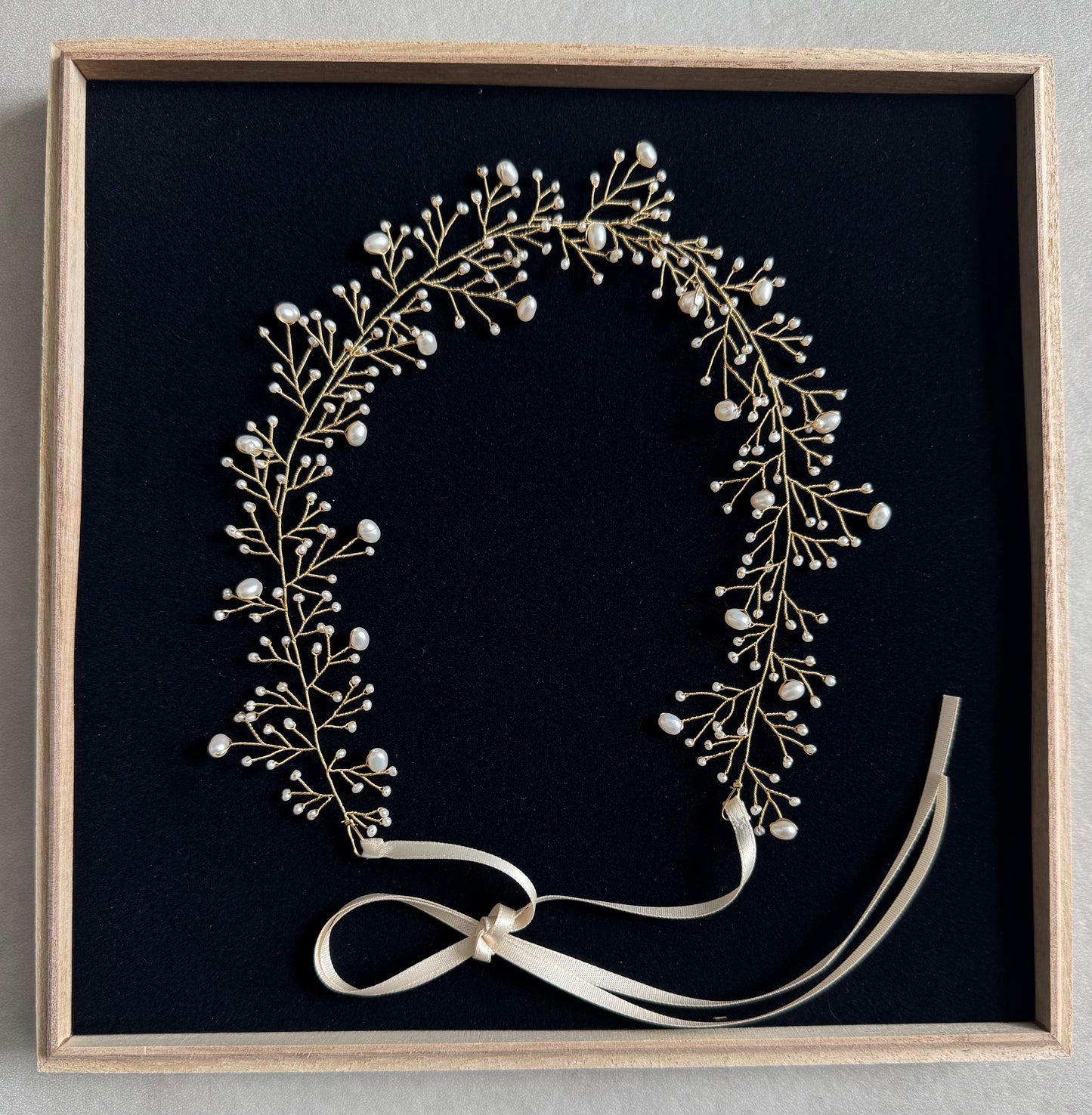 Lily Arch Choker