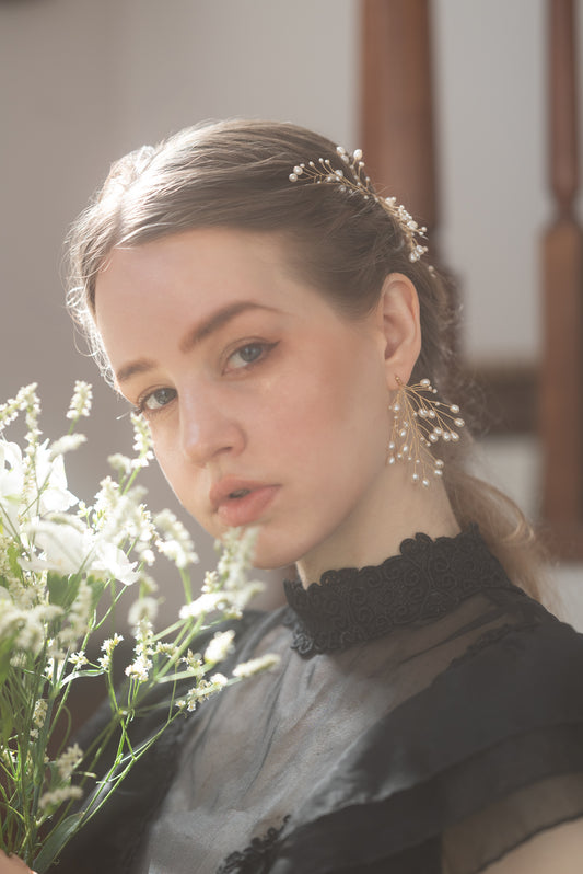 Lily Arch Pierced Earrings