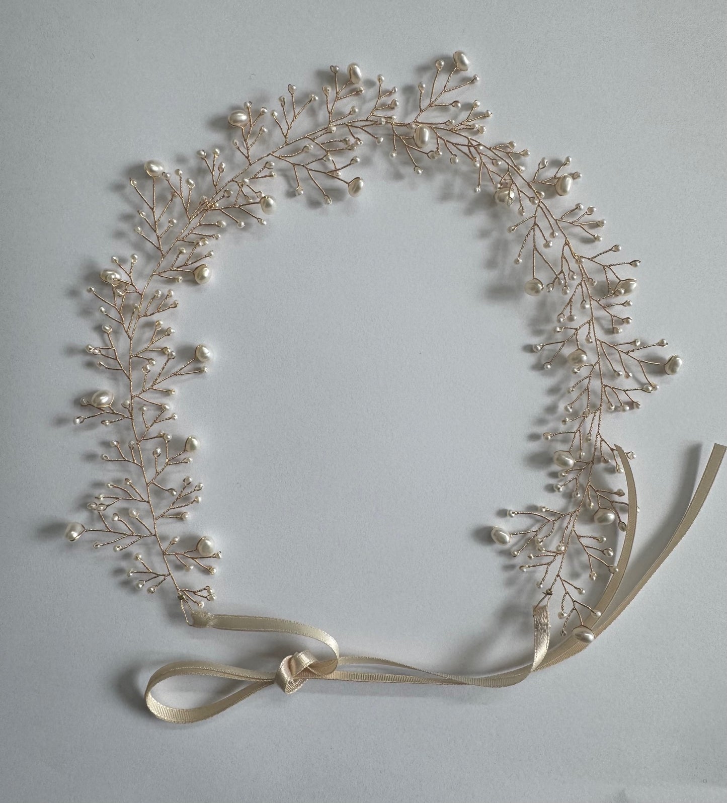 Lily Arch Choker