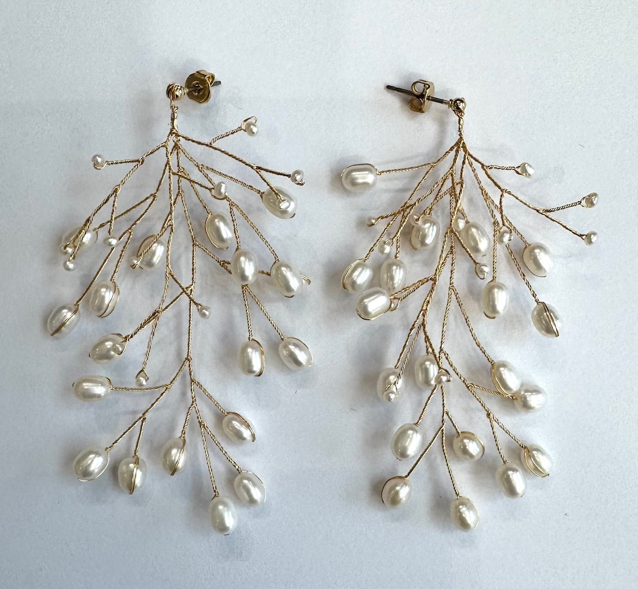 Lily Arch Pierced Earrings