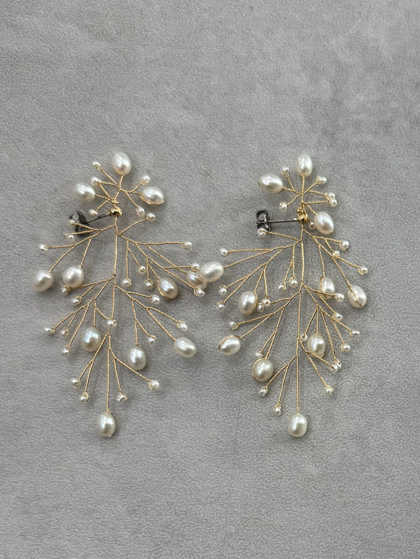 Lily Arch Bloom Pierced Earrings