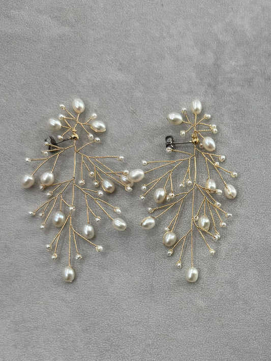 Lily Arch Bloom Pierced Earrings