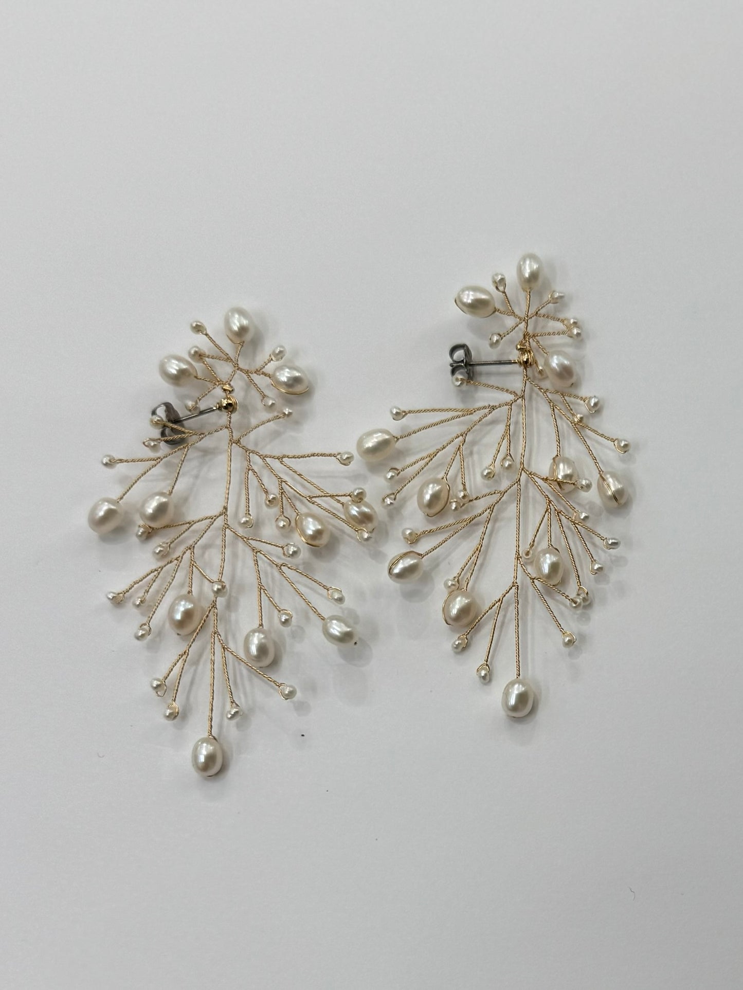 Lily Arch Bloom Pierced Earrings